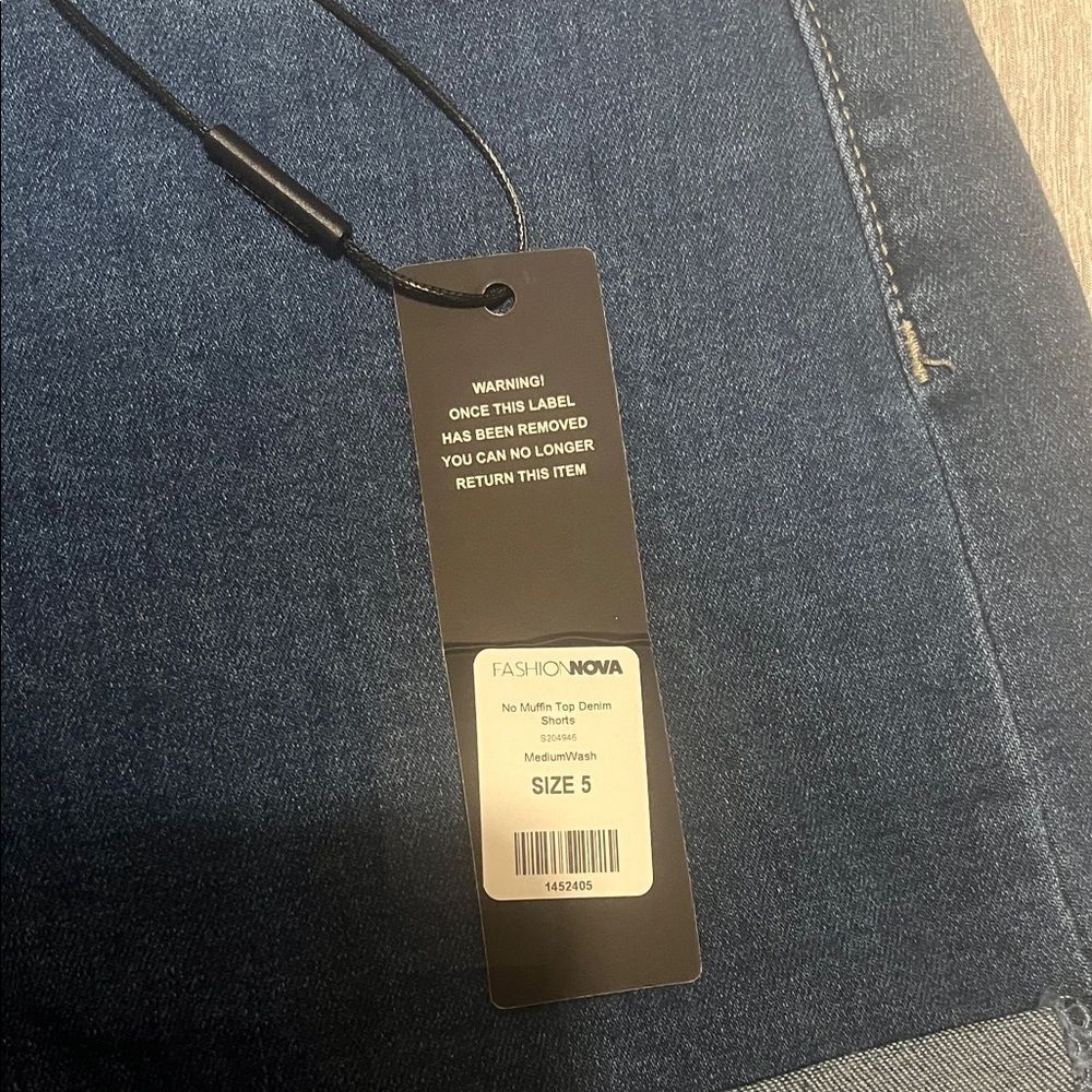 Fashion Nova Indigo Jean Shorts - Picture 2 of 3